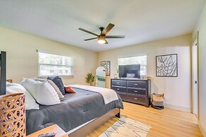 Lakefront Inverness Getaway w/ Kayaks & Bikes!