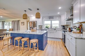 Lakefront Inverness Getaway w/ Kayaks & Bikes!