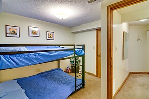 Burnside Resort Cabin w/ Hot Tub & Outdoor Spots!