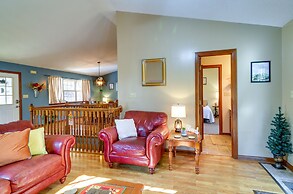 Burnside Resort Cabin w/ Hot Tub & Outdoor Spots!