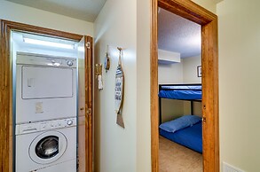 Burnside Resort Cabin w/ Hot Tub & Outdoor Spots!