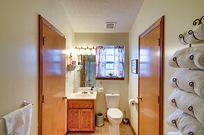 Burnside Resort Cabin w/ Hot Tub & Outdoor Spots!