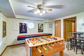 Burnside Resort Cabin w/ Hot Tub & Outdoor Spots!