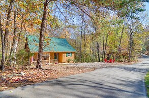 Burnside Resort Cabin w/ Hot Tub & Outdoor Spots!