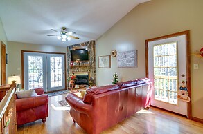 Burnside Resort Cabin w/ Hot Tub & Outdoor Spots!