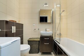 Studio With Balcony Poznań by Renters