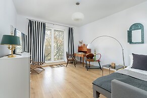 Studio With Balcony Poznań by Renters