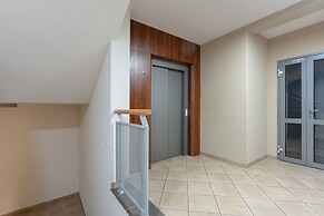 Studio With Balcony Poznań by Renters