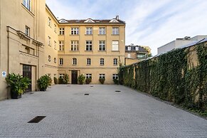 Trendy Apartment Polna by Renters