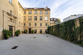 Trendy Apartment Polna by Renters