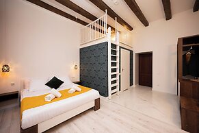 Hive Family House