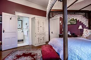 The Oaks Victorian Inn