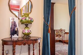 The Oaks Victorian Inn