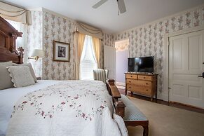 The Oaks Victorian Inn