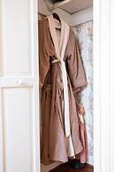 The Oaks Victorian Inn