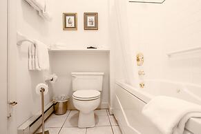 The Oaks Victorian Inn