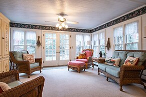 The Oaks Victorian Inn