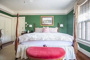 The Oaks Victorian Inn