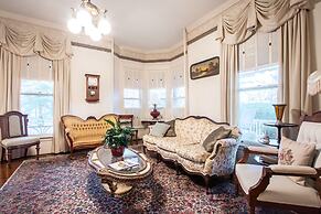 The Oaks Victorian Inn