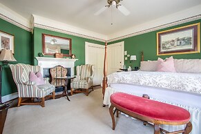 The Oaks Victorian Inn