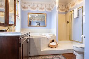 The Oaks Victorian Inn