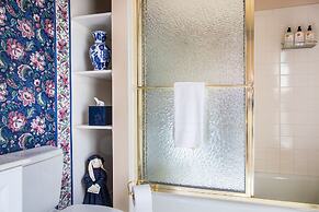 The Oaks Victorian Inn