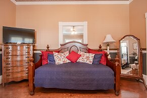 The Oaks Victorian Inn