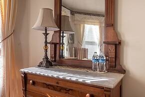 The Oaks Victorian Inn