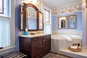 The Oaks Victorian Inn