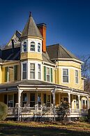 The Oaks Victorian Inn