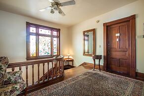 The Oaks Victorian Inn