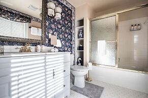 The Oaks Victorian Inn