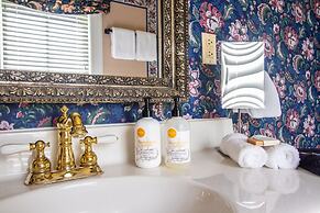 The Oaks Victorian Inn