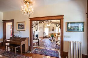 The Oaks Victorian Inn