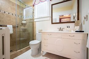 The Oaks Victorian Inn