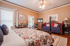 The Oaks Victorian Inn