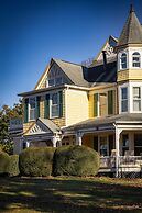 The Oaks Victorian Inn