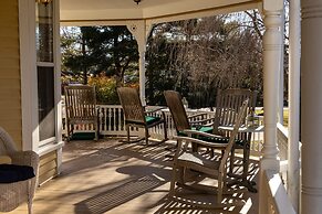 The Oaks Victorian Inn