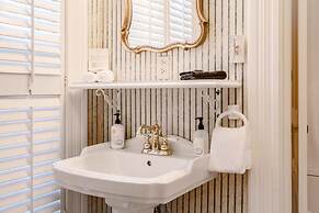 The Oaks Victorian Inn