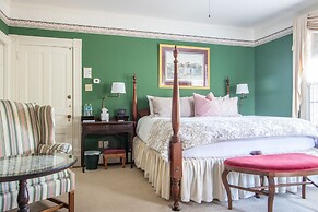 The Oaks Victorian Inn