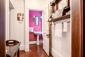 The Oaks Victorian Inn