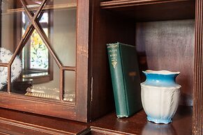 The Oaks Victorian Inn