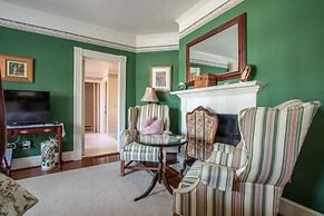 The Oaks Victorian Inn