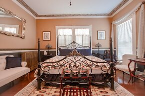 The Oaks Victorian Inn