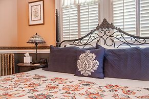 The Oaks Victorian Inn