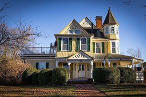 The Oaks Victorian Inn