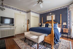 The Oaks Victorian Inn