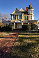 The Oaks Victorian Inn