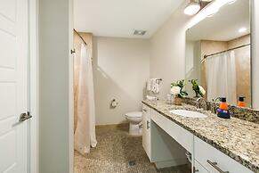 Amazing 4Bed Condo Steps from French Quarter!