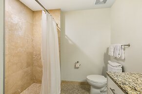 Amazing 4Bed Condo Steps from French Quarter!